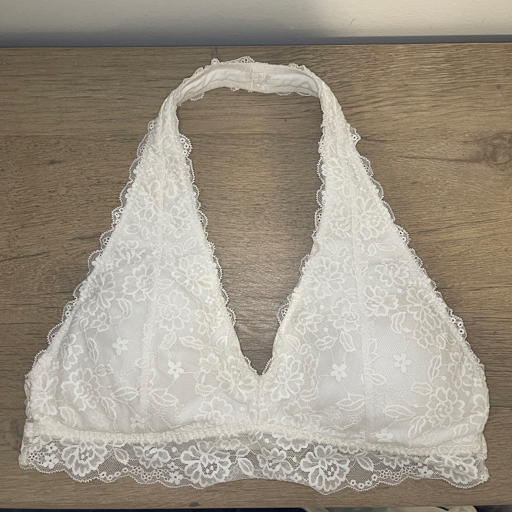 ⚠️SOLD⚠️ Hollister White Lace Bralette